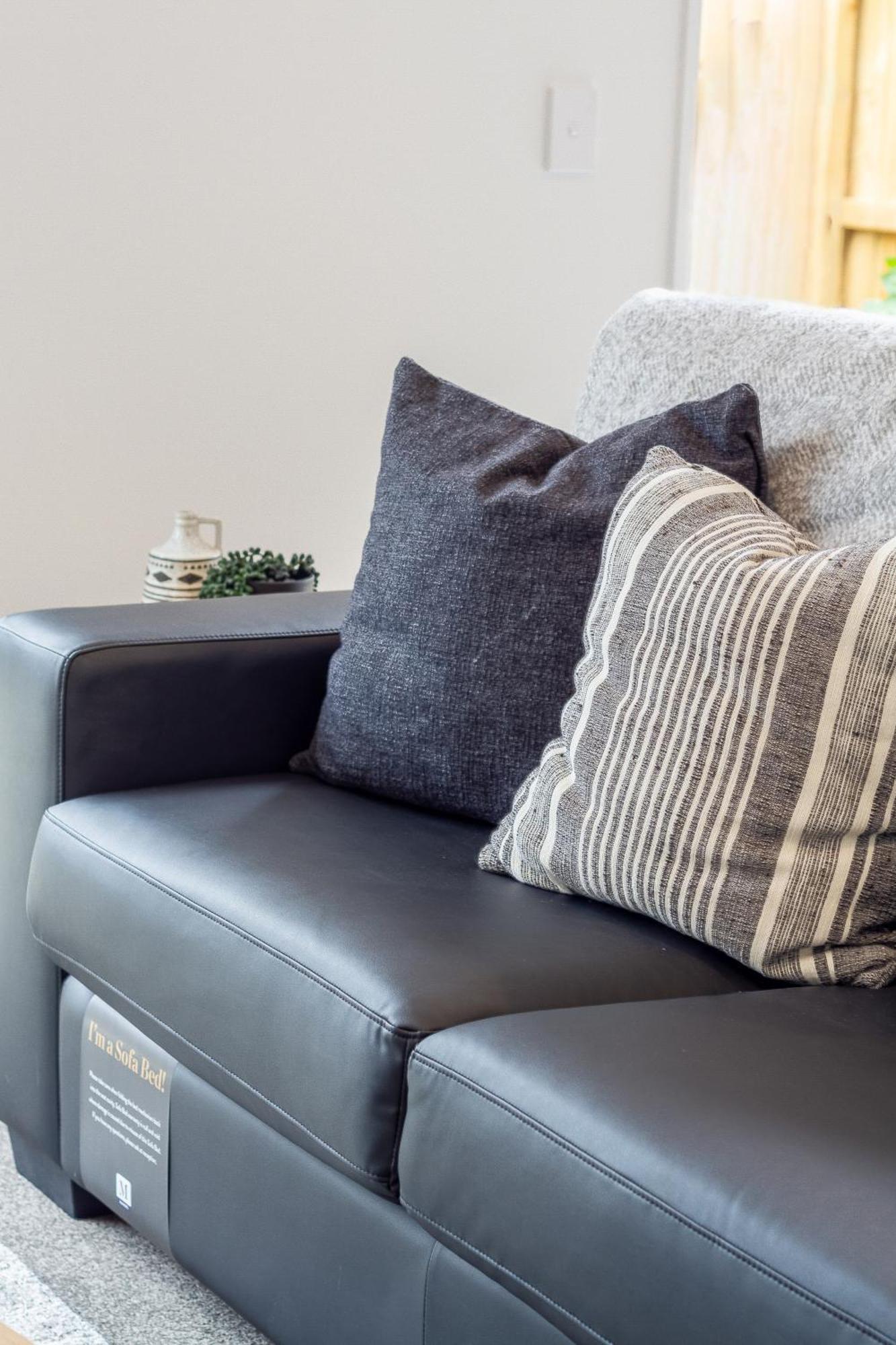 2Br Townhouse: Cosy, Close To City, Car Park 基督城 外观 照片