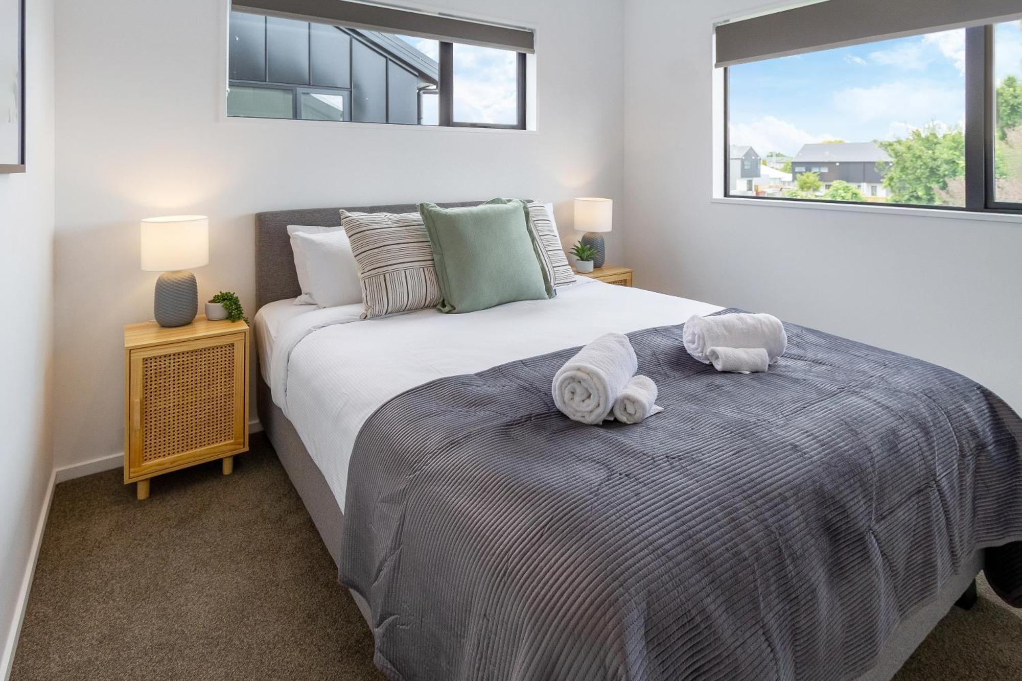 2Br Townhouse: Cosy, Close To City, Car Park 基督城 外观 照片