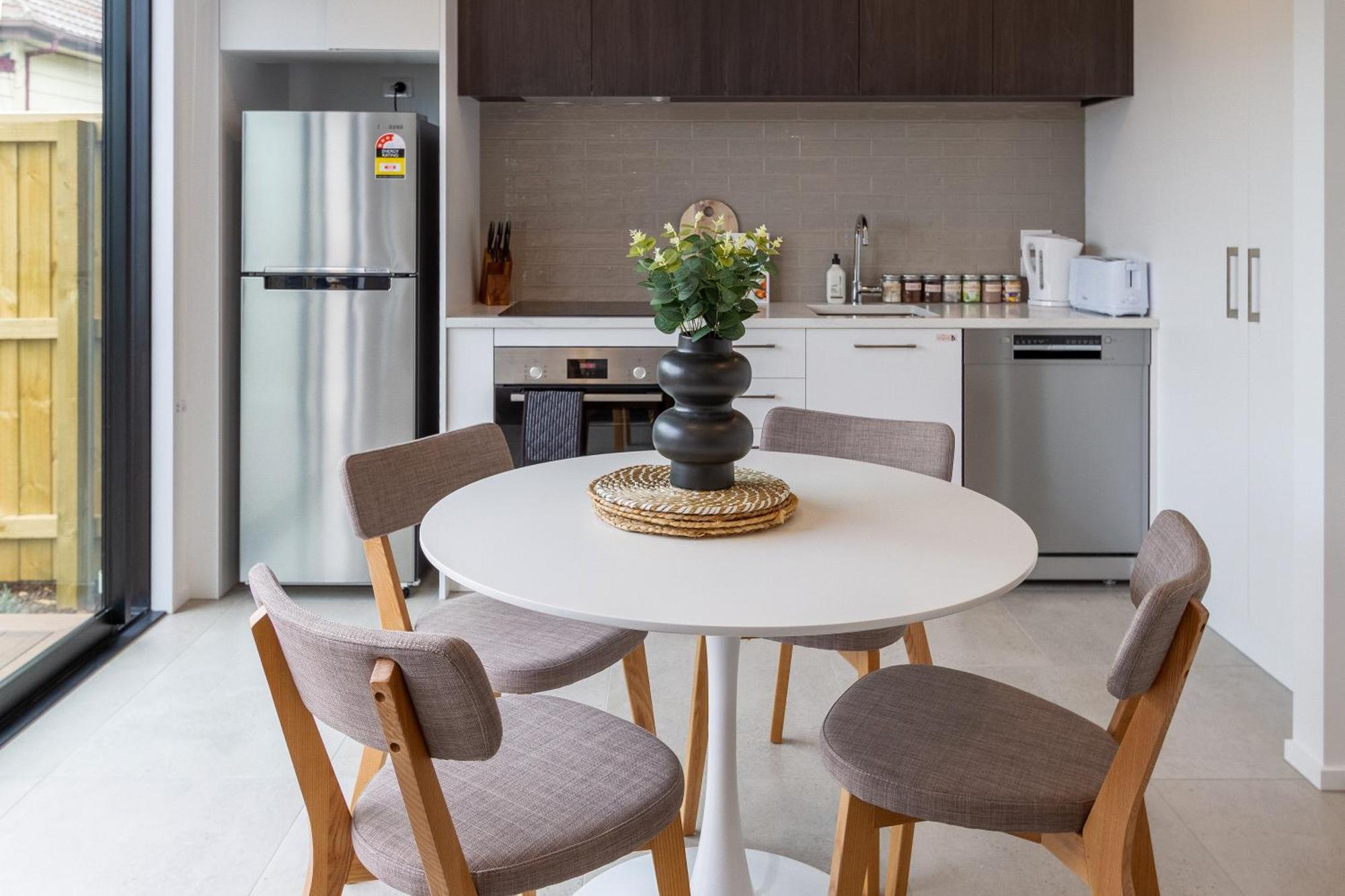 2Br Townhouse: Cosy, Close To City, Car Park 基督城 外观 照片